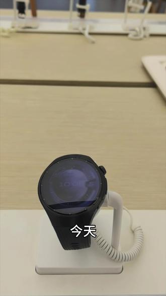 华为Watch5上手实测😗😗 把专业健康与商务质感戴在手上🌌
华为WATCH 5圆形商务表盘,穿搭适配西装、休闲日常
告别手表只计步的鸡肋体验
独立eSIM脱离手机使用,运动健身轻装上阵
医疗级多维健康筛查,日常体征随时自查
NFC门禁、星闪车钥匙、多设备协同,日常出行全场景省心
颜值、智能、健康三位一体的旗舰腕表
真机上手才懂佩戴质感
#华为穿戴 #商务手表 #Watch5实测#送礼推荐华为手表 #长辈智能手表