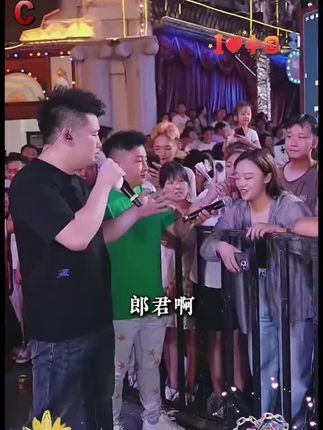 #上热门 河南哭神九笙真的太厉害了木森大舞台上用心唱出爹娘的恩情还也还不够直接感动所有观众有些现场落泪#木森大舞台 #人气爆棚 #气垫 #情感共鸣