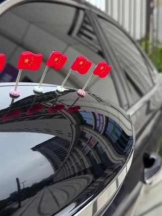 如果信仰有颜色 那一定是中国红 国庆节快到了,红旗小摆件赶紧安排起来,放在车里家里办公室都合适#车载摆件#红旗摆件#国庆
