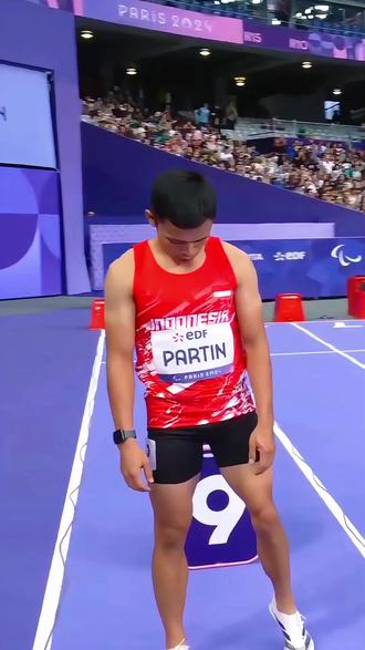 最有争议的残奥比赛:双腿选手大战刀锋跑者 #比赛现场 #体育 #残奥会 #体育精神 #竞技体育