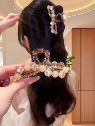 #好物推荐 优雅新款香风山茶花珍珠高级轻奢后脑勺夹子发夹盘发鲨鱼发卡头饰#优雅头饰 #发夹发饰 #鲨鱼发卡头饰