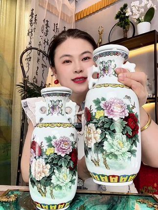 景德镇的陶瓷配上杏花村的美酒,珍藏级别美酒!放在酒柜里真的相当漂亮了!#白酒推荐 #白酒 #杏花村酒 #送礼佳品#纯粮酿造