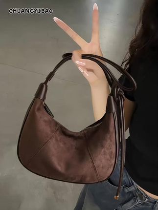 女人都需要一款好看的极简包包,不仅显年轻显气质,更落落大方! #女包 #美包分享 #包包种草 #包包推荐 #琥珀流光