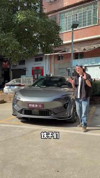 老小区窄位也能稳赢?看完我服了!#阿维塔12全系搭载华为ADS4 #阿维塔12四激光版上市