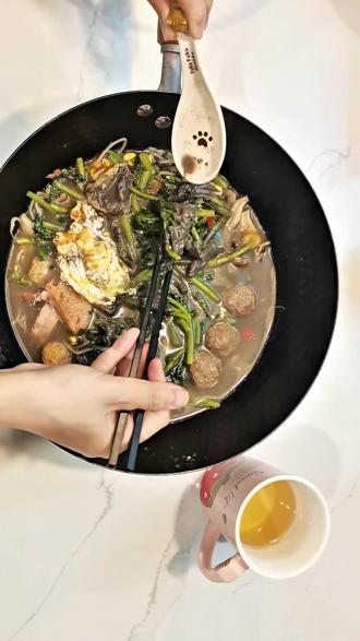 吃商开悟之后|水泥麻辣烫|不就是黑芝麻酱嘛|超级香!
#真实生活分享计划 #水泥麻辣烫 #麻辣烫 #吃饭糊弄学 #今晚吃啥