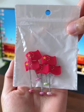 #车载摇头小红旗 准备起来,喜迎国庆节,氛围感一下拉满!!!#车载好物 #汽车用品#国庆