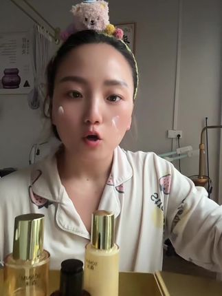 森洣夜皇后悦享时光抗皱精华套,我自用打卡开始了!我自用,我分享,打卡第1⃣1⃣天:空调房里待一天也不干燥,保湿续航能力真的强!#强烈推荐 #同城热点 #森洣护肤 @抖音小助手