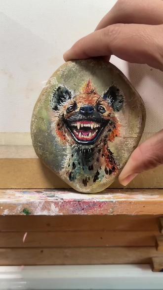 石头上画鬣狗 🌼🌼🌼残😂#绘画开年 #艺术来开年