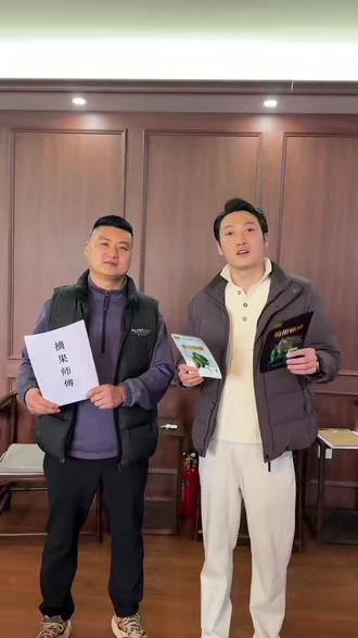 不必和别人比进度,
每个人都有自己的时区。
你走得慢一点,没关系,
只要一直在往前走,就很好。
慢慢来,你真的又不差,加油!
#摘果师傅 @天朝哥唯一生活号 @摘果师傅官方账号