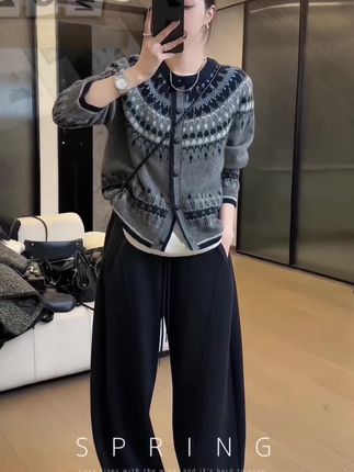 #休闲裤 #2025年秋季流行穿什么 #百搭裤子 #梨形身材穿搭 #弯刀裤