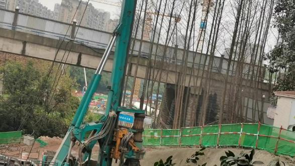 水利工程结算审核的核心环节之二是施工方案的审查 水利工程结算审核的核心环节之二是施工方案的审查, 该方案直接关联工程进度规划、 技术路线选择及成本控制等关键要素, 上述要素均会对最终造价产生显著影响。 科学合理的施工方案不仅能够保障工程建设的顺利推进, 还对工程质量控制起到决定性作用。 针对措施项目等专项内容, 需重点核实施工方案与实际执行的匹配度。 以材料二次搬运费为例, 若施工方签证材料堆放点位于项目红线范围内却仍申请二次搬运费用, 而审核方未对照施工方案中明确的堆放位置进行核查, 则可能导致不合理费用的重复计取, 进而造成公共资金的不必要支出。 由此可见, 施工方案审查在造价控制体系中具有不可替代的重要性。#水利工程结算 #水利工程结算审核 #水利工程造价