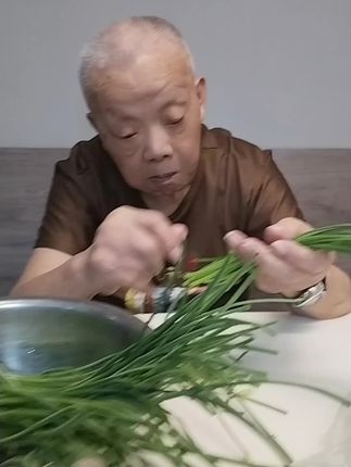 幸福就是这么简单!祝愿天下所有的父母健康长寿!