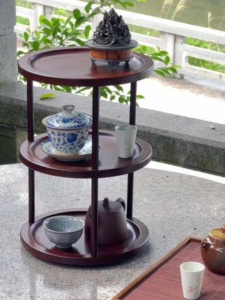 茶好不好喝,可能看心情,有时苦、有时甜、都是日子里的味道,喝一杯、再一杯、醉不醉、没关系、舒服就好。#博古架#收纳架#以茶会友真诚相待