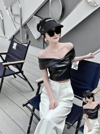 🍂 𝗦𝗲𝗽𝘁𝗲𝗺𝗯𝗲𝗿◡̈   希望九月一切顺利,能有很多嘴角上扬的小窃喜。爱与秋天同在,祝我们所愿皆所得。#不潮不出街 #装酷系列 #为每一种未来 #感觉至上 @DOU+小助手