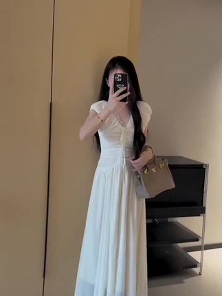 一整个高级住了#高级感穿搭 #爱了爱了 #气质仙女裙穿搭 #优雅气质 #这也太好看了
