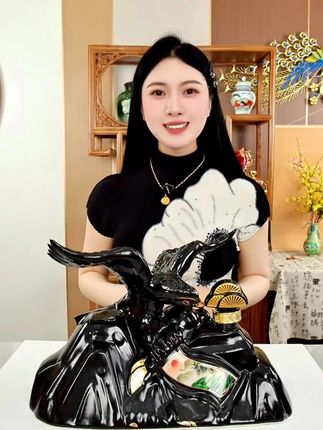 君临天下老鹰珍藏美酒,景德镇陶瓷坛工作杏花村清香型纯粮白酒#送礼佳品 #好酒推荐#高端大气上档次 #老板摆件