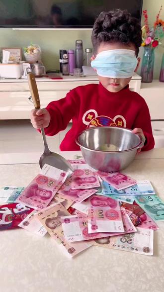 🧨过年压岁钱和孩子这样玩 🧧能拿多少全靠运气!告别传统发红包方式啦🧧
分享4种超有趣的红包创意玩法,赶紧收藏起来!快试试看,让孩子过年更有仪式感
#压岁钱 #红包新玩法 #新年红包玩法 #春节压岁钱 #dou+上热门话题🔥