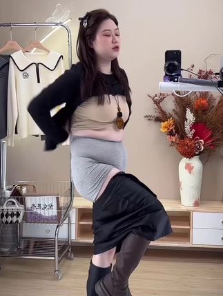 大码女装2025秋新款胖妹妹皮裙短裙高腰显瘦半身裙设计感百搭小众#半身裙 #短裙 #大码女装