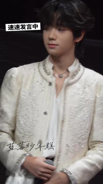 橹橹的《why why why》拉票环节直拍,太萌惹。#王橹杰 #TF荣耀之战 #我要上热门 #热门小助手