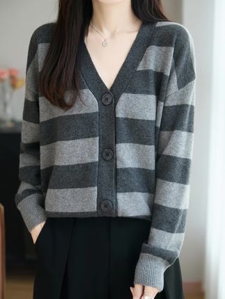 #简约穿搭分享 #谁穿谁漂亮 #针织开衫 #温柔风穿搭 #大码女装