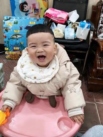 哈哈哈,生个小孩就是玩#AI被泼懵了 #随变ai随便玩 #抖音ai创作