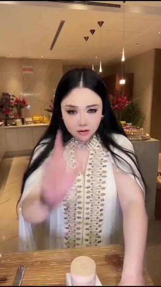 葡萄之谜磨砂霜,脸上出现问题的可以去用它 肉妈身边所有人用了都个个鼻子下巴皮肤光滑细腻,贵但真的有用!#沙特肉姐 #磨砂膏 #护肤分享 #高品质 #好物推荐 GZ