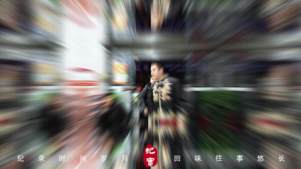 我替大家试过了,婚鞋就放在摄影师手上,新郎他是真的看不见😂😂😂被别人提醒了好几遍新郎才反应过来,但是你们也太不厚道了,我就拿了一只婚鞋,结果新郎硬是把我全身都找了个遍🤣🤣🤣#贵州婚礼跟拍 #遵义婚礼跟拍 #凤冈婚礼跟拍 #婚礼摄影师 #余庆婚礼跟拍