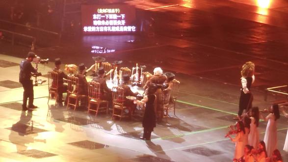 提词器自带歌词字幕 但我还是又配了一份@薛之谦 #舞台效果惊艳 #动物世界 #演唱会大合唱 #来看薛之谦演唱会 #我的追星日记