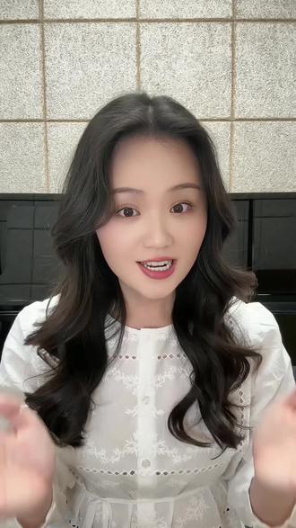 唱歌和运动到底应该怎么“友爱”的结合在一起?喜欢健身,爱使用大重量的我踩过不少坑,希望也能给你一些启发~
#运动 #声乐教学 #学唱歌 #发声 #美声