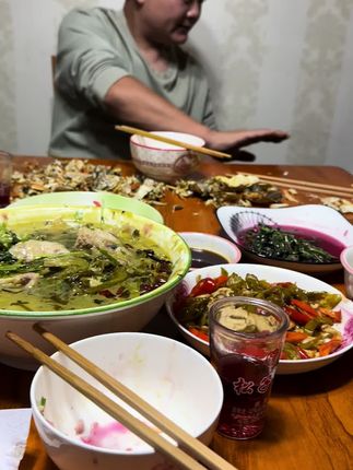 谁家老公休假了,逮着自己老婆喝8➕1啊😂😂,一不小心夫妻就处成了兄弟😂😂😂我干了,你随意👊