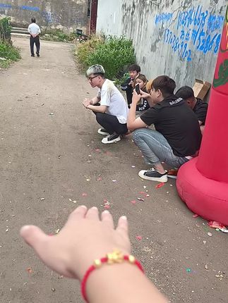 全是小帅哥,我又占便宜了,特别是第一个热情又大气#婚礼现场 #今天是个好日子 #牵手