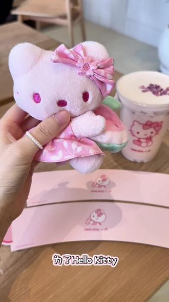 这一次的Hello Kitty是芭乐味儿
今天是幸福的小女孩,Hello Kitty喜茶联名周边全拿到了,这次的新品樱花芭乐白桃特调很惊艳,杯子好看到舍不得扔。回家洗洗收藏起来。
#Hello Kitty喜茶联名#喜茶樱花芭乐白桃#Hello Kitty陪伴日常#春日限定奶茶