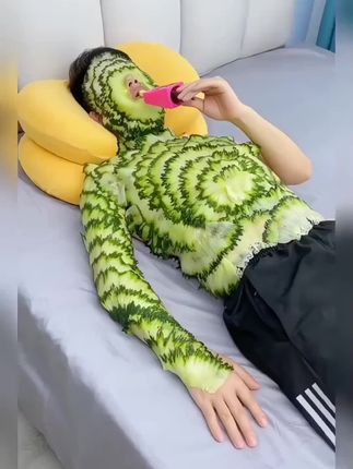 夏天什么面膜最好用?当然是黄瓜面膜啦。#面膜 #黄瓜面膜削皮器