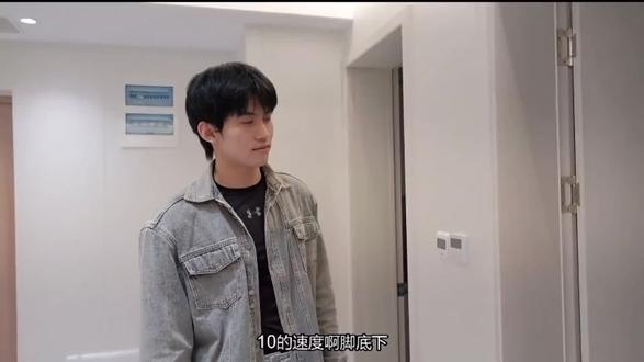 高嘉辉这个时候还是个小奶狗