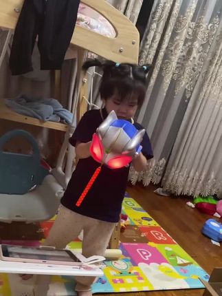 崽子一眼就爱上的奥特曼灯笼!2025 新款音乐灯光超炫,中秋提着超开心!#中秋节快乐 #中秋节灯笼 #人类幼崽日常 #国庆中秋双节同庆 #儿童玩具