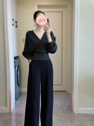 #秋冬穿搭新鲜感在线#秋天第一杯琥珀流光#早秋冷冽又随性的气质穿搭#无限回购的宝藏单品#无限回购的宝藏单品