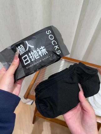 出差旅行带上这个懒人丢丢袜太方便了。穿一双丢一双都不带心疼的,讨厌洗袜子的赶紧备几包!!#袜子 #贴身衣物 #透气 #丢丢袜