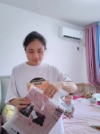 上身很舒服的一套睡衣,100棉纱布的,夏天穿着凉快还显瘦,皮粉色的穿着又显温柔,价格也不贵,想要买睡衣的姐妹可以安排。#睡衣家居服 #女士睡衣