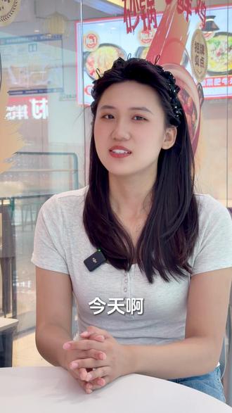 视频号团购是什么?做好以后是什么样子的呢? 视频号团购又叫视频号POI团购,又叫蝴蝶号团购,目前仅支持通过官方指定服务商进行开通入驻,商家没办法自己开通入驻。视频号团购开通好以后是什么样子呢?今天我们就以餐饮行业为例,为大家进行一下介绍。
第一:不管是给客户发送店铺位置,还是发朋友圈添加店铺位、还是视频号短视频添加店铺位置,用户点开后,都会直接显示门店的营业时间、联系电话。可以直接导航、打车或者收藏该地点。
第二:用户可以直接订座、点单、外卖。点进去以后可以直接预约,也可以浏览商家的团购套餐商品,操作步骤非常 的简单,目前视频号POI团购处于一个起步阶段,没有内卷,没有价格站,视频号推流也极其的精准,可以准确推送至周边几公里内的本地用户。#视频号POI团购 #视频号团购 #视频号团购开通 #视频号团购入驻 #视频号团购怎么开通