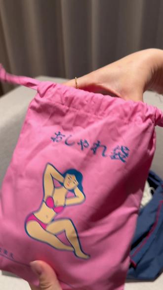 翻包记99 | 最多图案和大小的购物袋,没有之一 😌我的碎碎念翻包下集
👜ball &chain 大号购物袋
🙋🏻♀️真心吹爆:最多图案的购物袋!没有之一!不同大小,大、中号可肩背(像我这样小小个子的MS号也可以肩背😅)
#翻包记 #包包推荐 #ballchain #购物袋 #收纳包