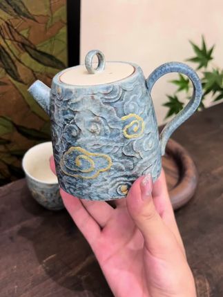 编钟青花祥云壶 #与茶相伴的日子 #茶生活 #分享 #瓷器 #器物之美