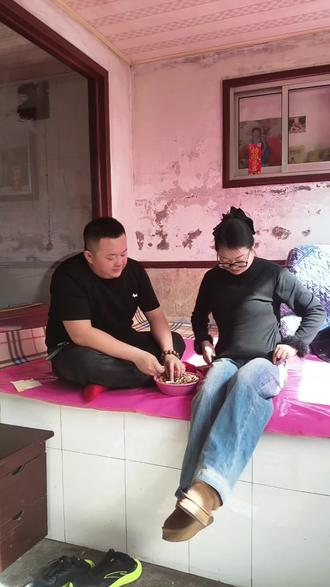 #农村最朴素的生活 #吃好喝好身体好 真是个装货装都装不明白