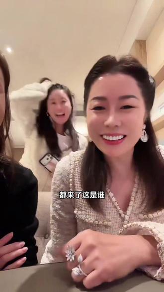人没外号不富!“黑娘们”和琳琳聚齐了,子豪丈母娘是怎么做到又老钱又有少女感的!!#子豪琳琳 #子豪丈母娘 #子豪的vlog #油膜 #护肤