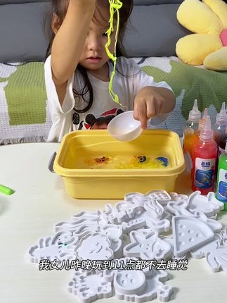 夏天孩子都爱玩水,给女儿安排了这套3D魔幻水精灵,材料很丰富,孩子一玩就停不下来,手机电视都不看了,做出来还能玩过家家!#水精灵#儿童玩具#儿童手工#让孩子远离手机#亲子互动
