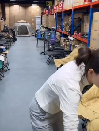户外露营加棉四档调节舒服网红月亮椅户外午:休特大号便携式月亮椅 #热门#旅行推荐官#户外#休闲椅 #躺椅 @DOU+小助手