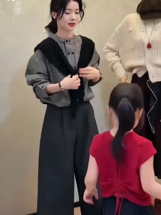 #初秋一周不重样穿搭#早秋贵气感穿搭#早秋冷别又随性的气质穿搭#琥珀系拉抽展变装#说好的随便穿穿去看