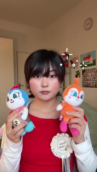 找不到喜欢的贺卡,那只好设计师自己做咯
买不到喜欢的贺卡但恰好你是设计师,那就自己做呗~圣诞树、小手套、糖霜饼干...这个圣诞节让朋友用上你亲手做的圣诞贺卡吧!!
#手工diy #贺卡 #平面设计#设计师日常