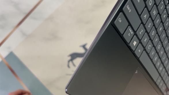 华硕 UX425 U4700J 拆机|喇叭更换详细实操 (灵耀 14)喇叭杂音、破音、无声?拆机更换喇叭,从断电拆机、排线拆卸到新喇叭安装复原,新手也能跟着做。看完自己动手修复,告别维修店。BGM:由AI生成!#笔记本电脑更换喇叭 #笔记本电脑维修 #华硕U4700#华硕灵耀14