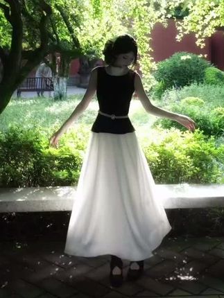 法式赫本风无袖收腰背心上衣女夏季时尚套装高腰a字半身裙两件套#优雅气质 #出游穿搭 #少女感 #夏天该有的样子 #搭配日常