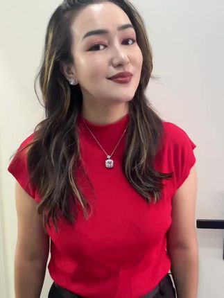 牙齿发黄的姐妹们赶紧试试这个吧!就是这个博滴烟酰胺牙膏,它里面含有烟酰胺等多种去黄亮白成分,能够有效去除我们的牙黄牙渍,而且它是那种很温和的,不会刺激牙龈,敏感的牙齿也可以放心使用。用它刷完牙之后嘴巴里还有一股甜甜的水蜜桃香味哦! #美妆 #强烈推荐 #vlog日常 #今日分享 #自用好物分享